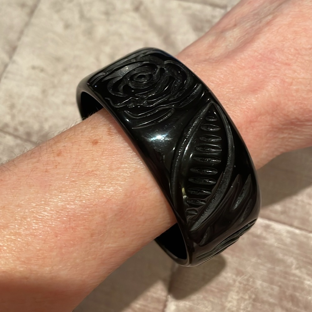 Vintage Black Carved Rose Bangle Bracelet 7-8” - Picture 5 of 7